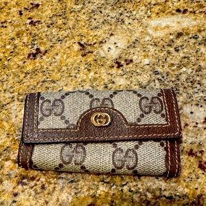 Vintage Gucci browns snap flap key holder.